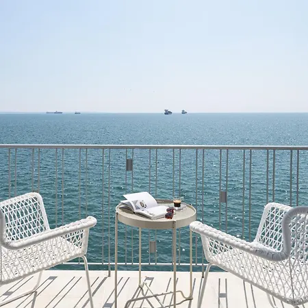 Primavera, Seafront 3Bd Apt With Seaview Thessaloníki