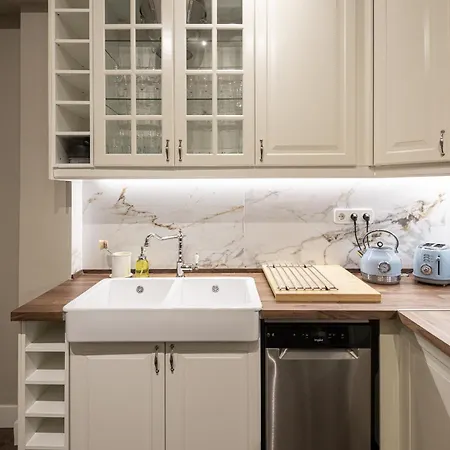 Primavera Seafront By Halu! Next To White Tower