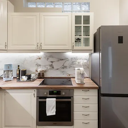 Primavera Seafront By Halu! Next To White Tower *